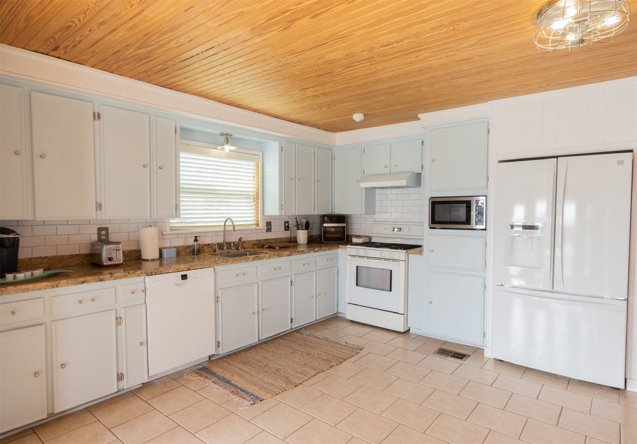 710 91st St - Photo 7 of 28