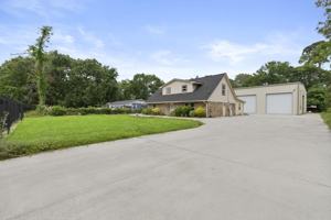 featured image of 1903 Pinewoods Way