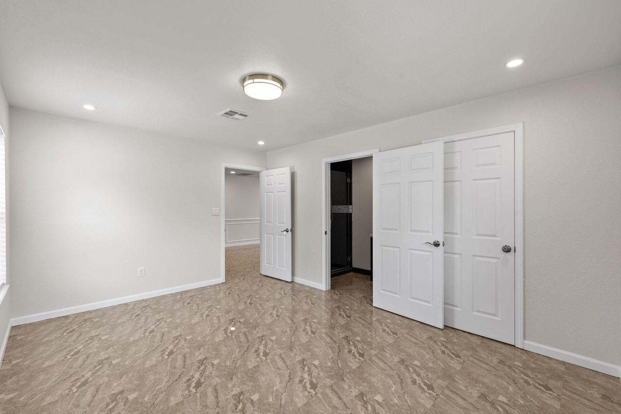 1903 Pinewoods Way - Photo 6 of 14