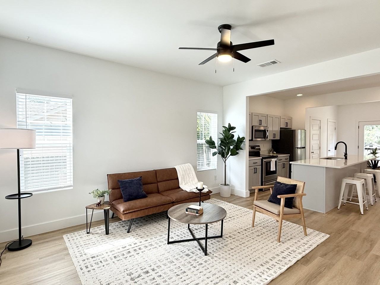530 Raymond St - Photo 3 of 25