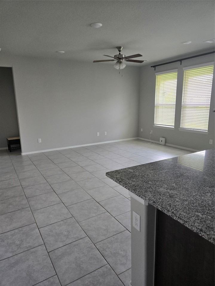 40204 S Hill Pass - Photo 3 of 7