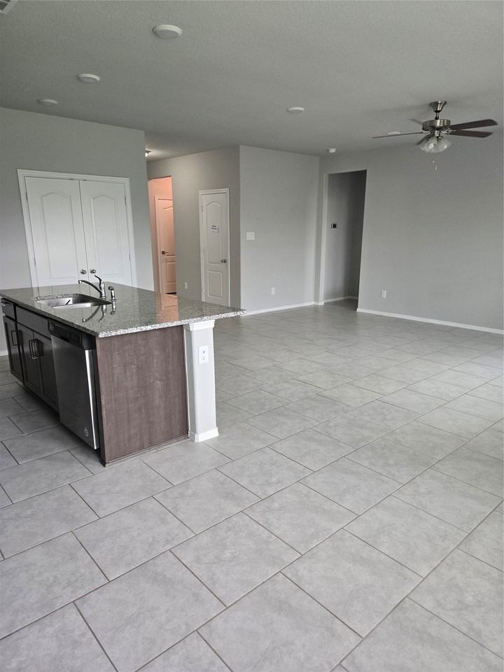 40204 S Hill Pass - Photo 4 of 7