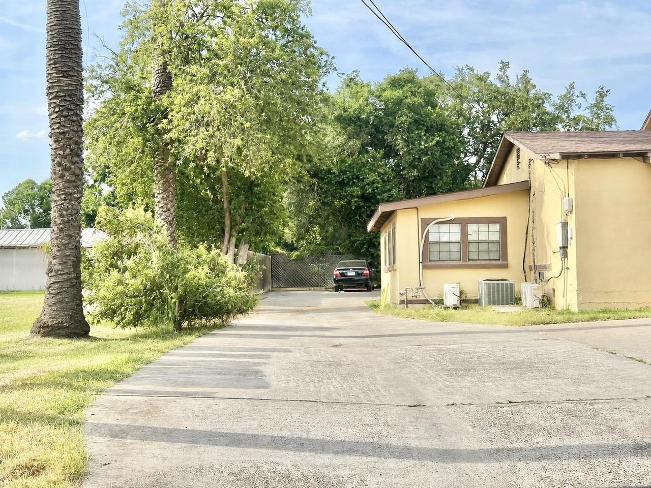 1304 Rosario St - Photo 2 of 28