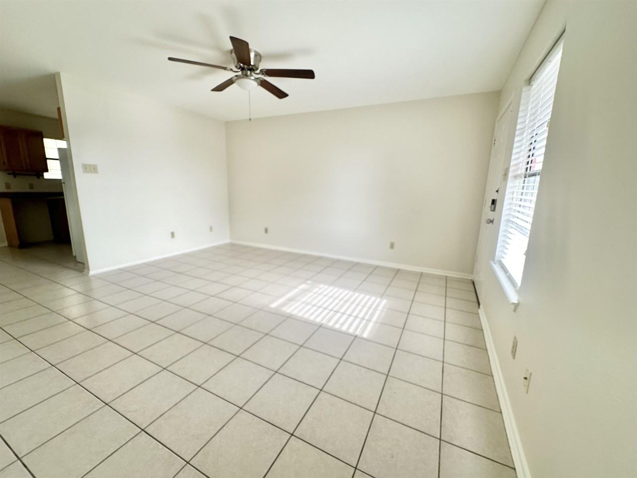 1304 Rosario St - Photo 5 of 28