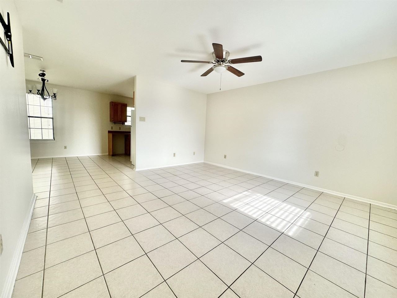 1304 Rosario St - Photo 6 of 28