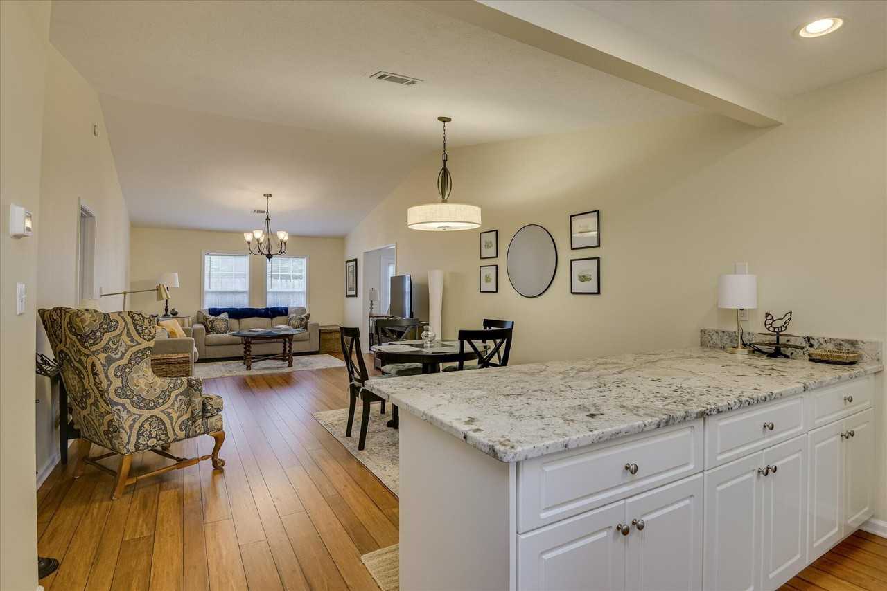 147 Portofino Ln Sw - Photo 2 of 25