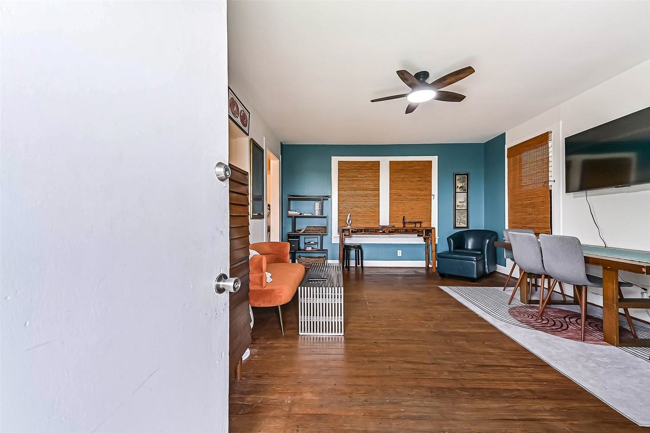 1915 44th St - Photo 2 of 13
