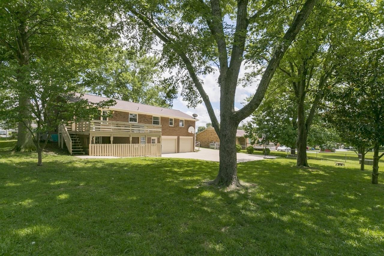 105 Raindrop Ln - Photo 3 of 33