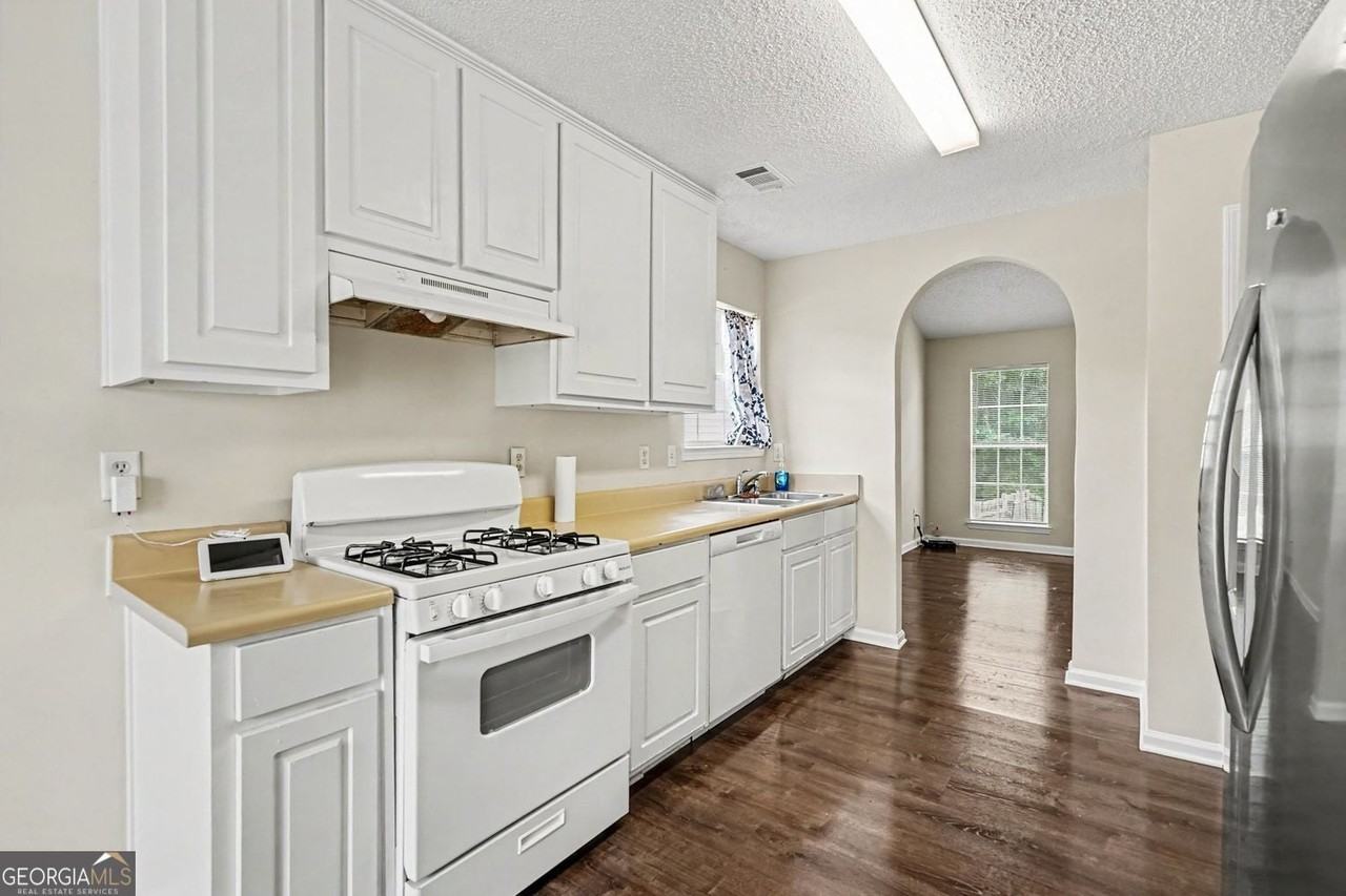 4824 Buchli Ln - Photo 5 of 27