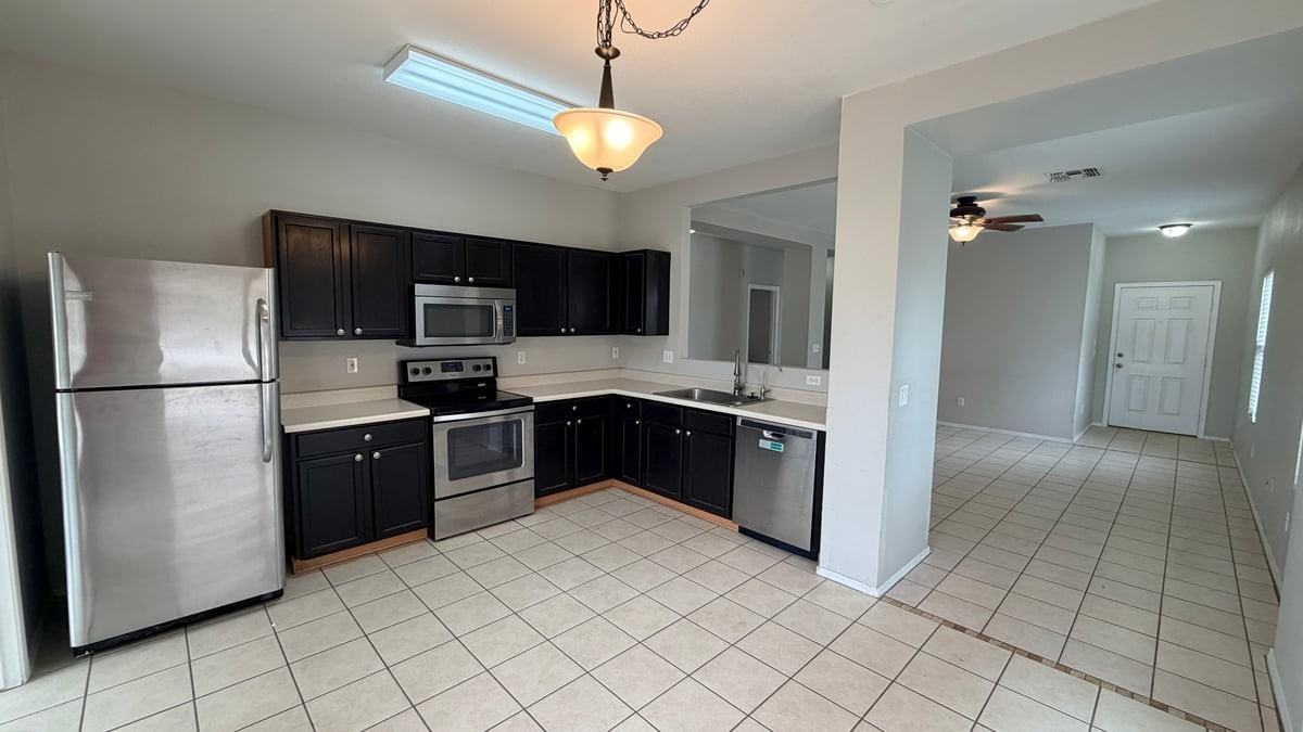 689 E Springfield Pl - Photo 6 of 19