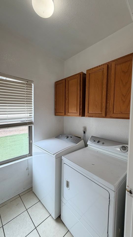689 E Springfield Pl - Photo 7 of 19