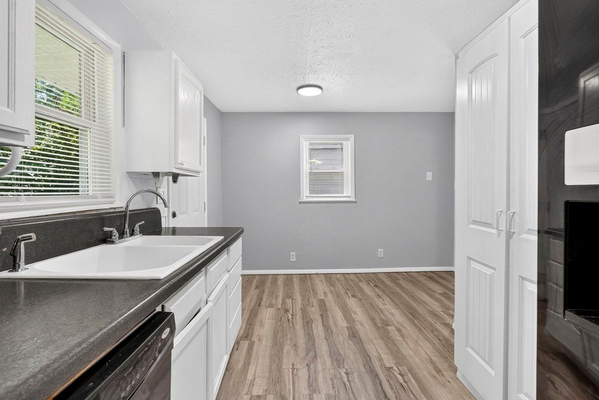 7534 Blanding Dr - Photo 3 of 20