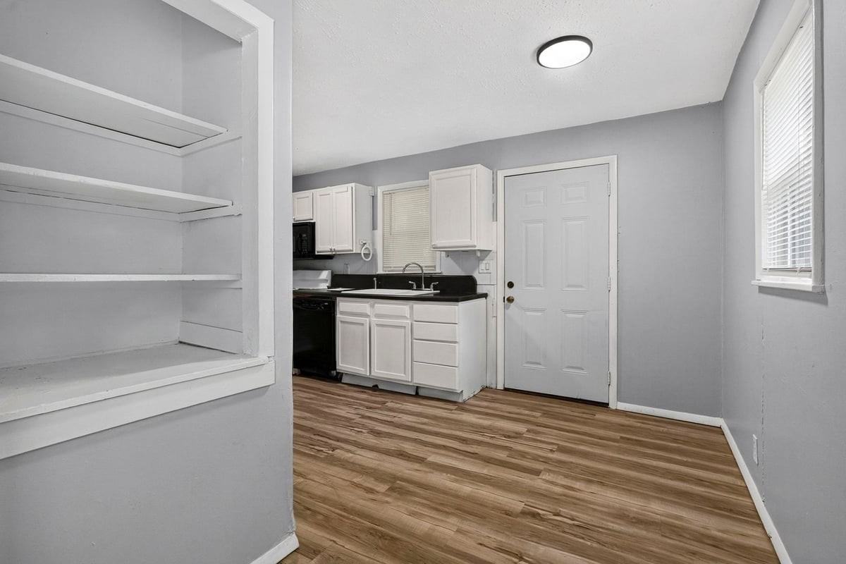 7534 Blanding Dr - Photo 5 of 20