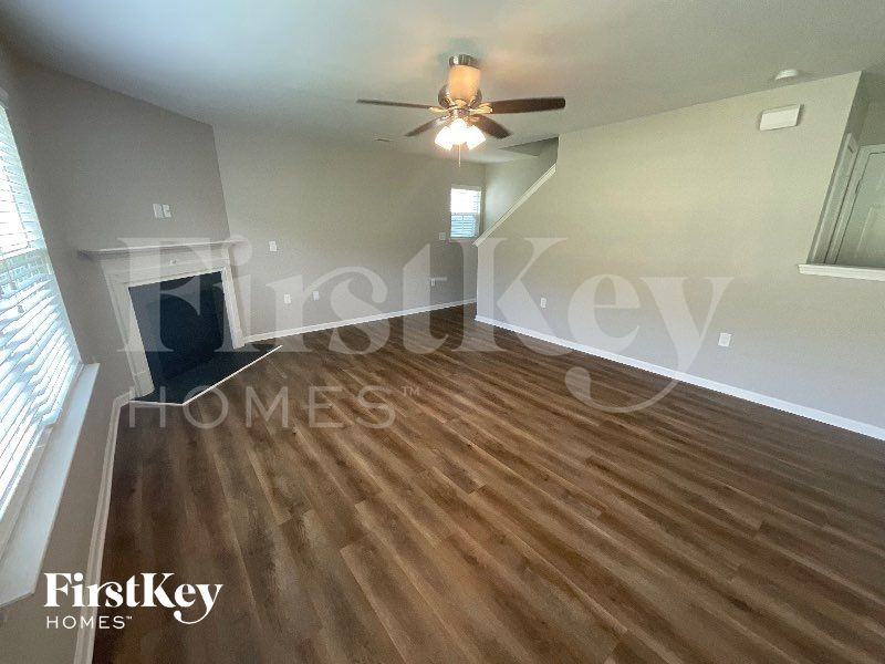 1800 Eastway Dr - Photo 2 of 10