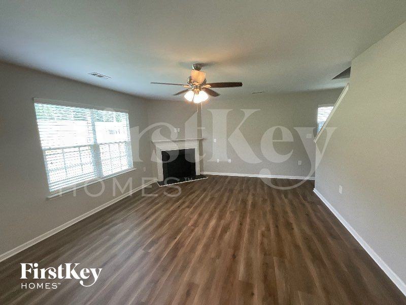 1800 Eastway Dr - Photo 3 of 10