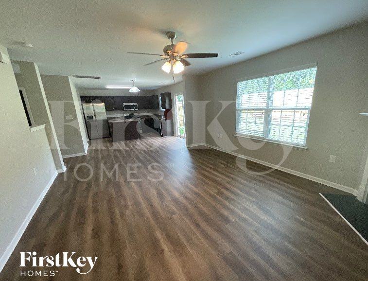 1800 Eastway Dr - Photo 4 of 10