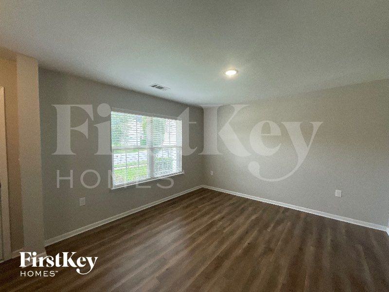 1800 Eastway Dr - Photo 6 of 10