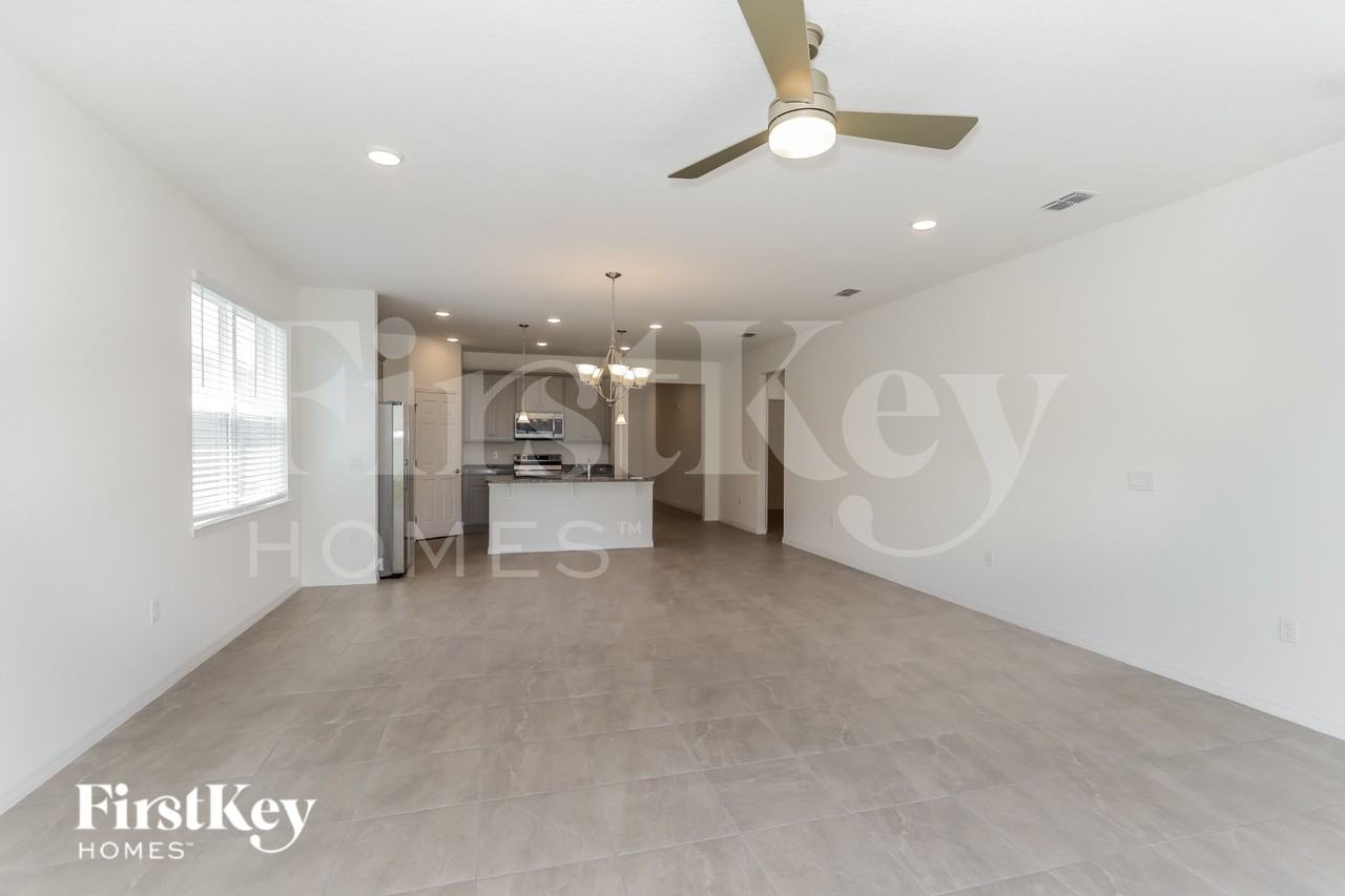 560 Crown Rose Dr - Photo 2 of 16