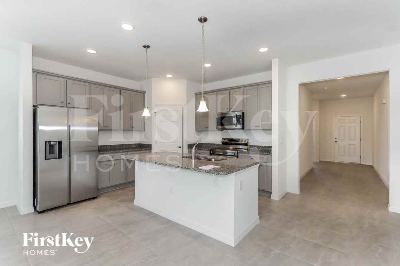 560 Crown Rose Dr - Photo 5 of 16