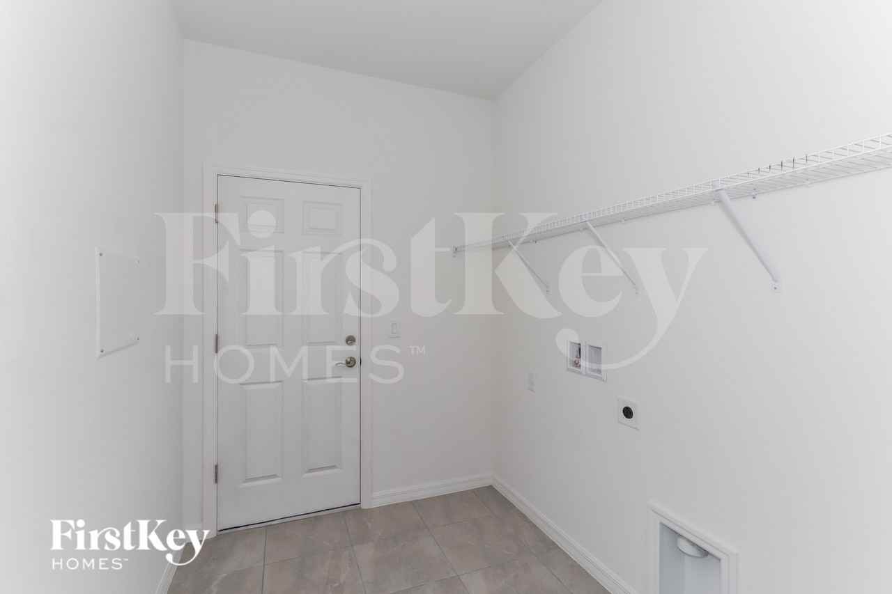 560 Crown Rose Dr - Photo 6 of 16