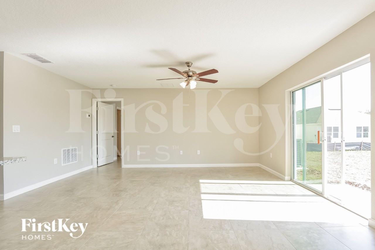 610 Lindbergh Way - Photo 2 of 16