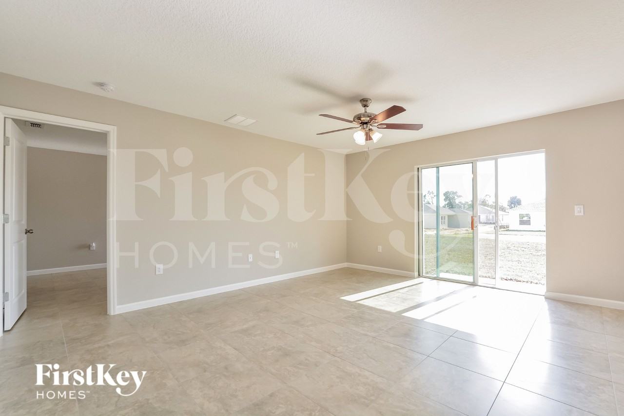 610 Lindbergh Way - Photo 3 of 16