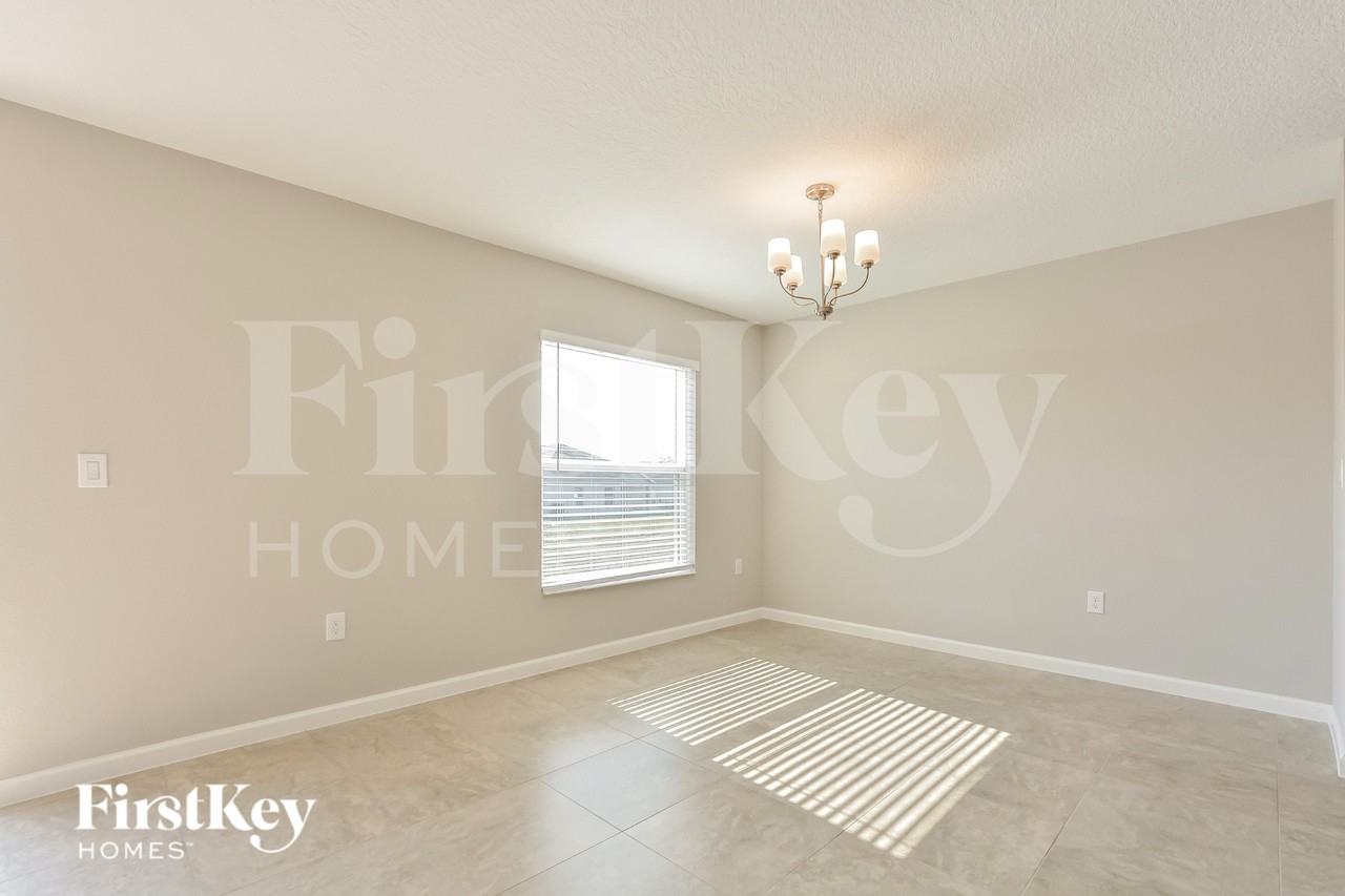 610 Lindbergh Way - Photo 4 of 16