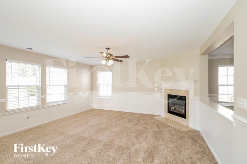 163 Ranlo Ave - Photo 3 of 15