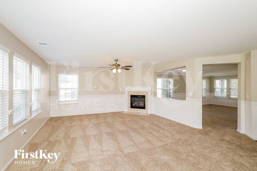 163 Ranlo Ave - Photo 4 of 15