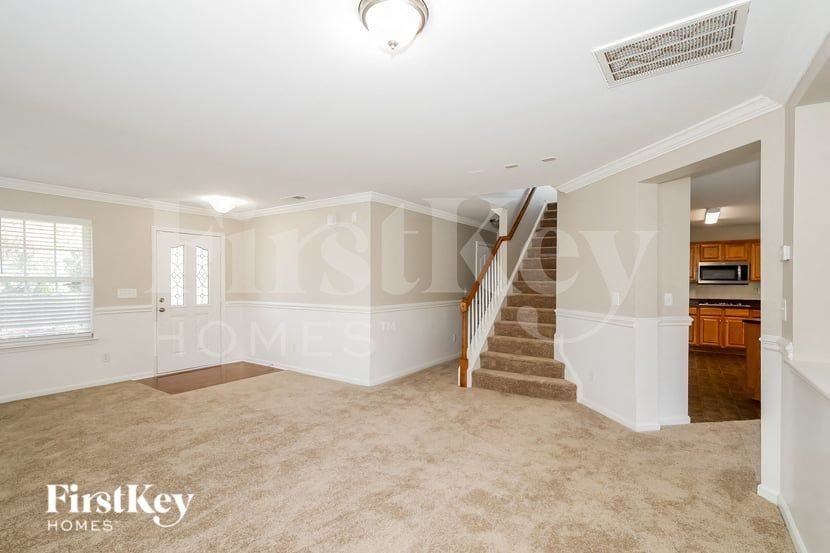 163 Ranlo Ave - Photo 5 of 15