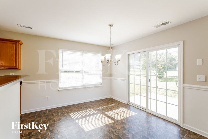 163 Ranlo Ave - Photo 6 of 15