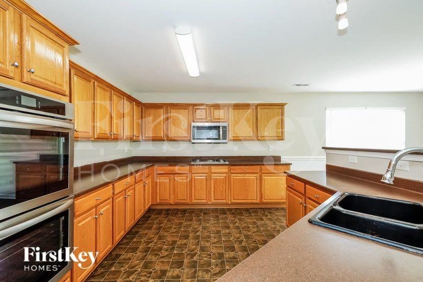 163 Ranlo Ave - Photo 7 of 15