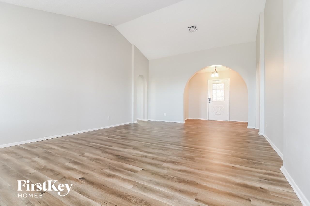 6543 W Kings Ave - Photo 4 of 15