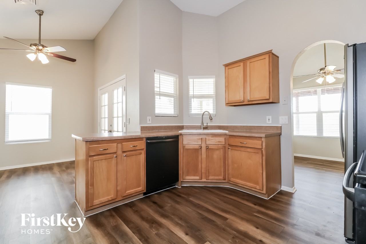 6543 W Kings Ave - Photo 6 of 15