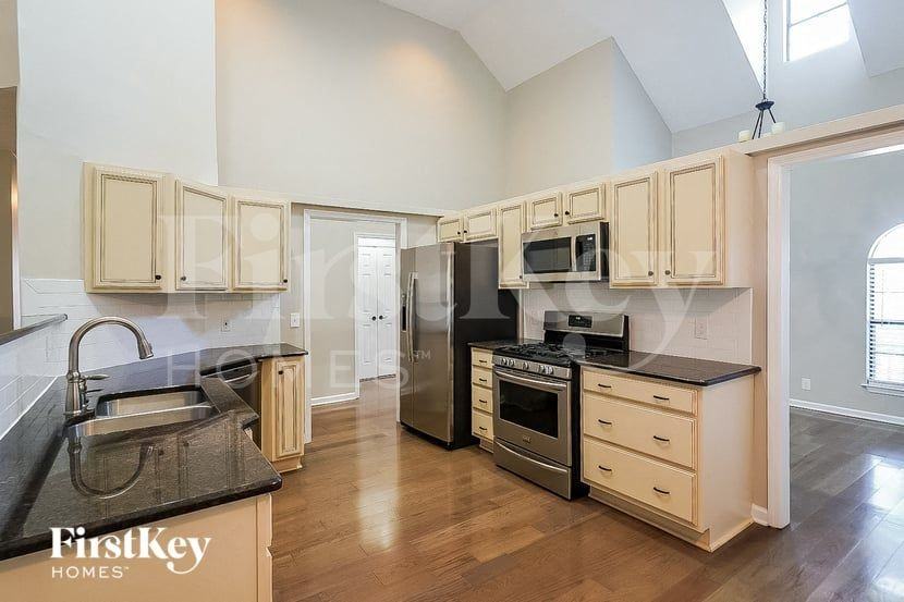 2301 Peak Hill Cv - Photo 6 of 15