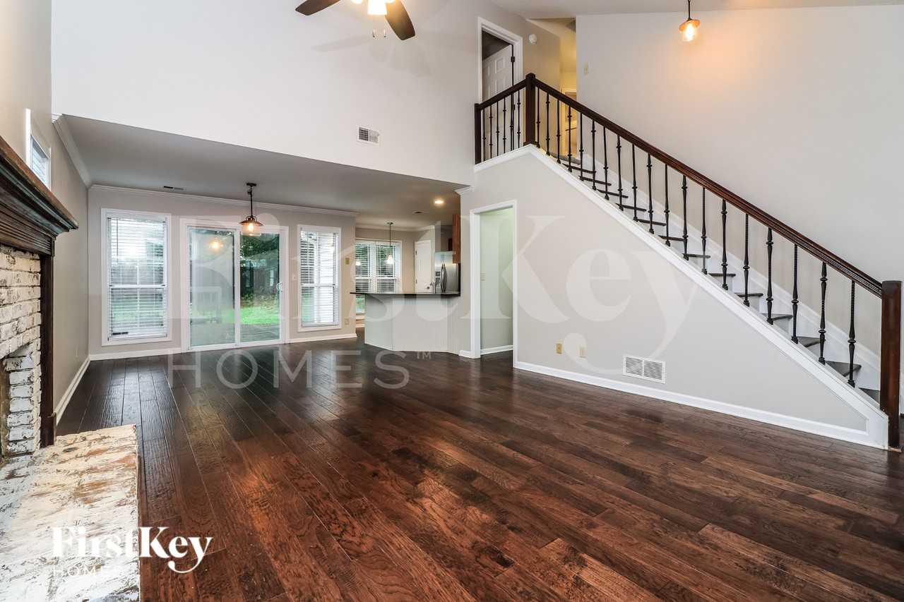 1926 Diamond Pl Nw - Photo 5 of 19