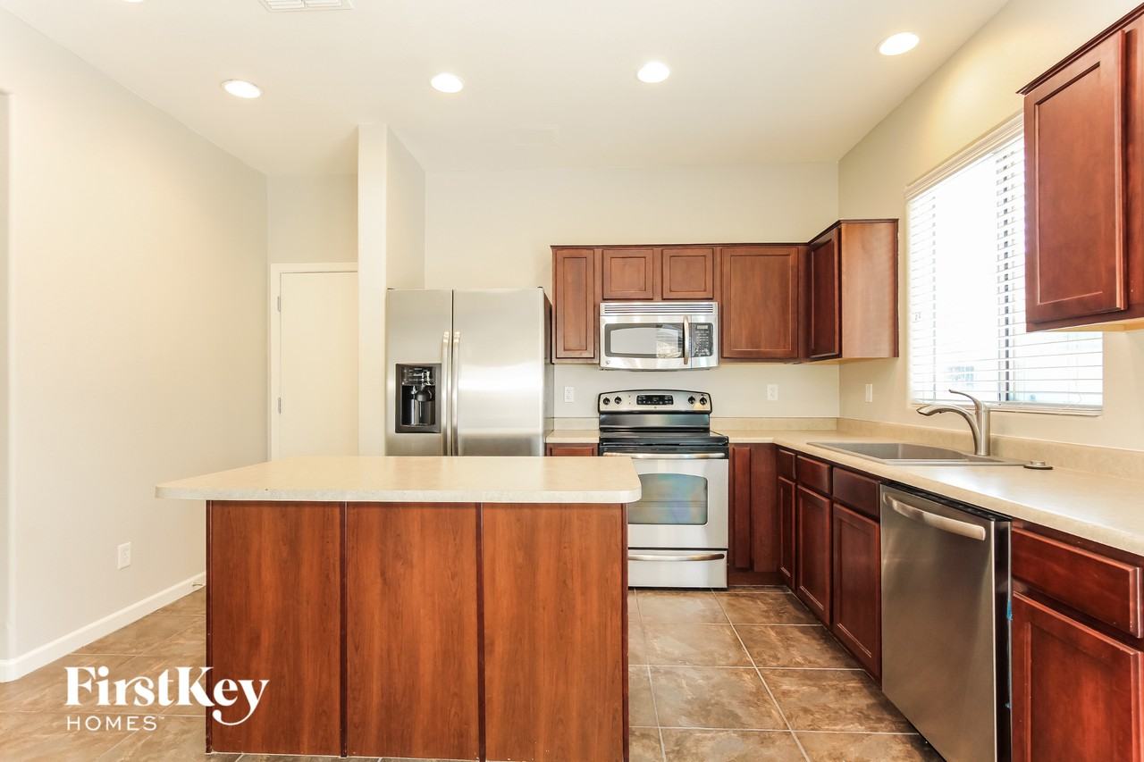 101 N 87th Ave - Photo 5 of 15