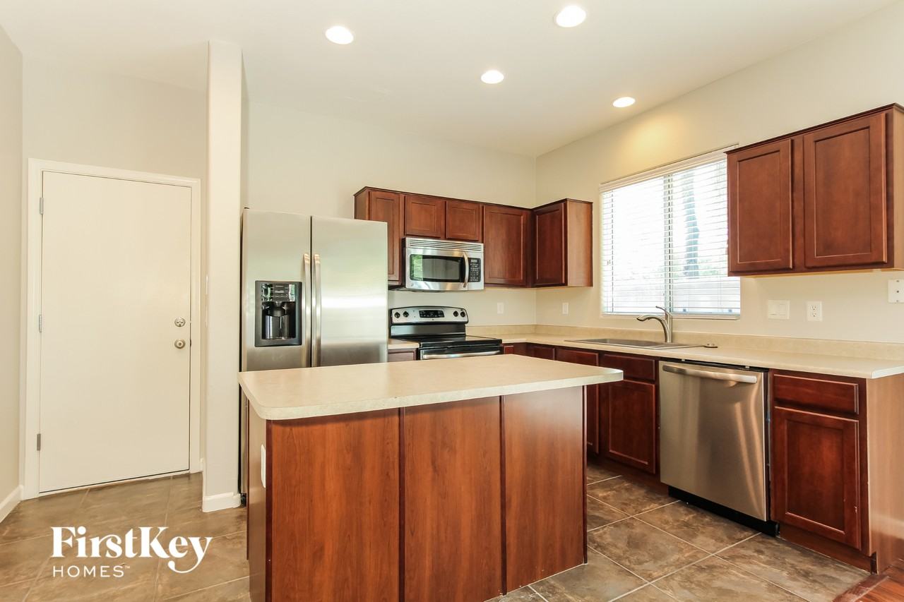 101 N 87th Ave - Photo 6 of 15