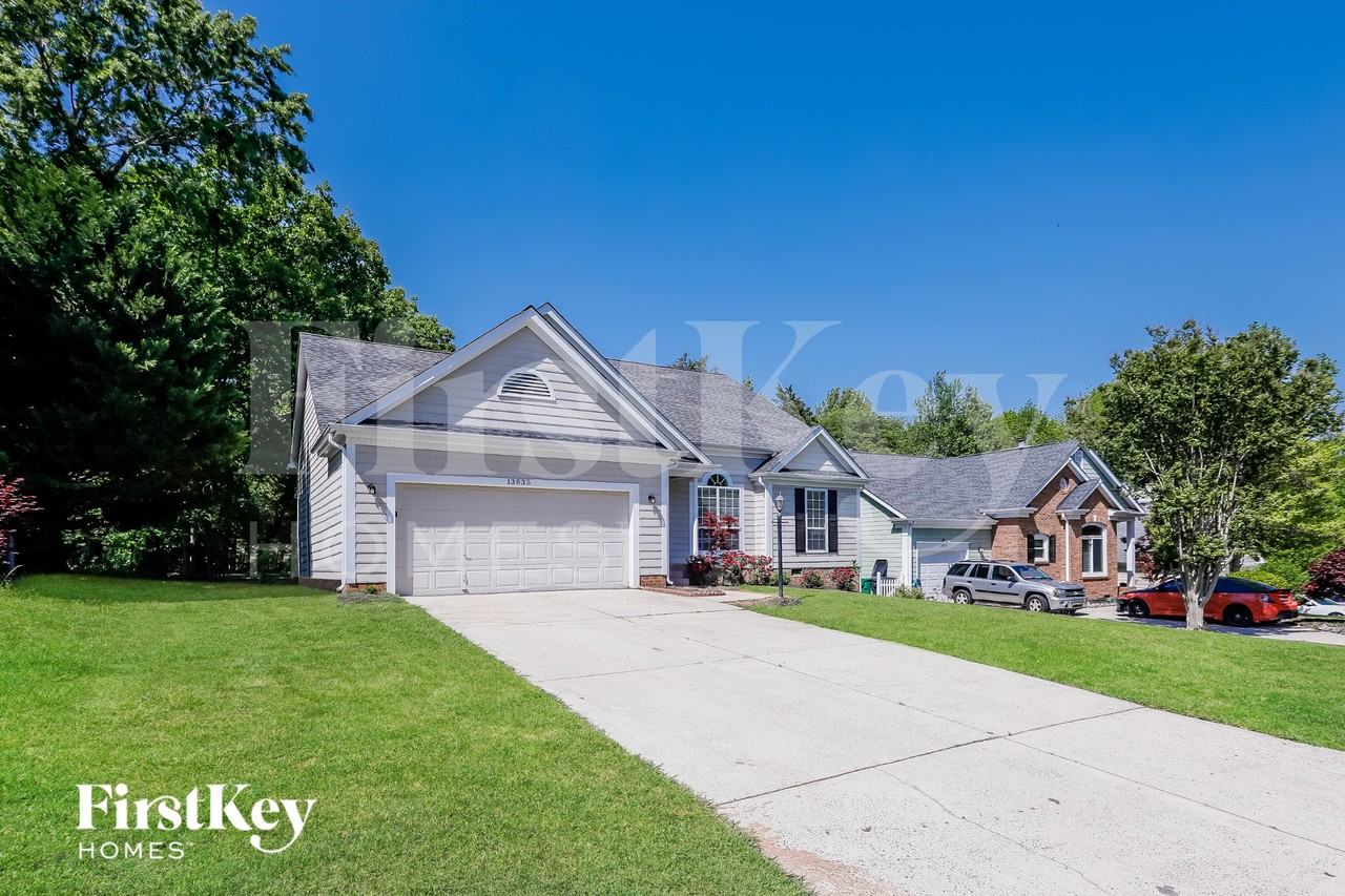 13835 Poppleton Ct - Photo 2 of 15