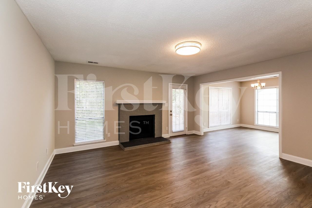 13835 Poppleton Ct - Photo 3 of 15