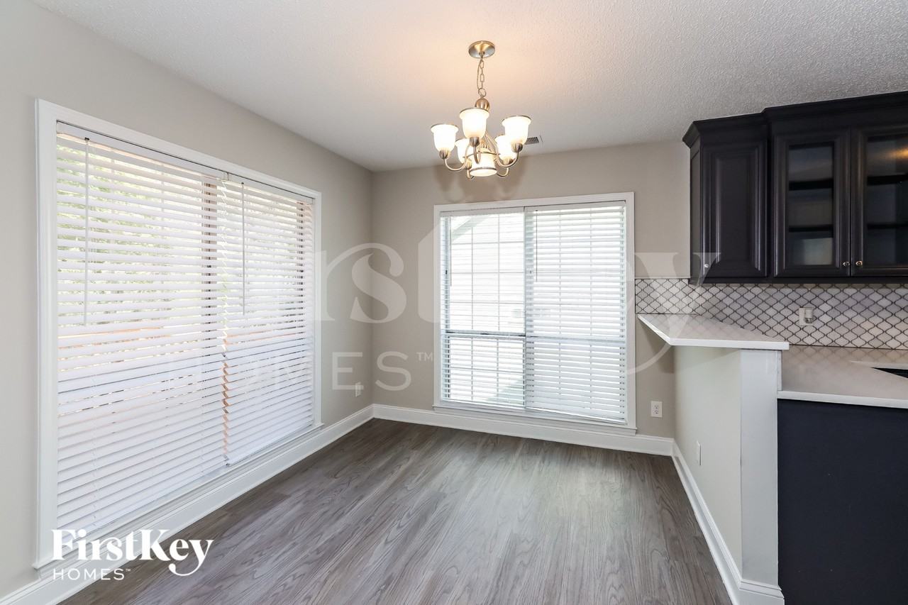 13835 Poppleton Ct - Photo 4 of 15