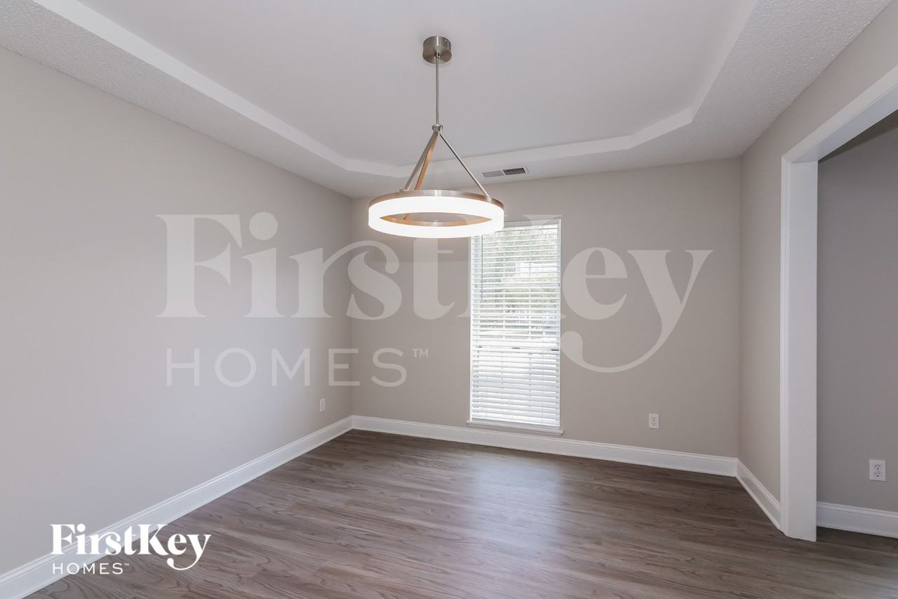 13835 Poppleton Ct - Photo 6 of 15