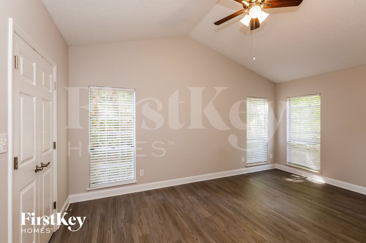 13835 Poppleton Ct - Photo 7 of 15