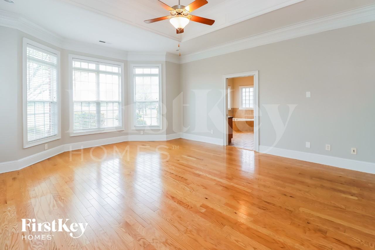 3120 Alhambra Cir - Photo 2 of 15