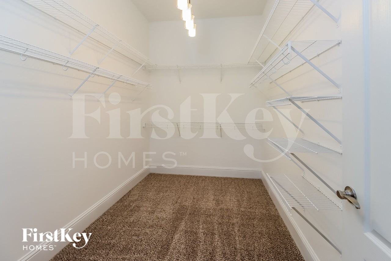 3120 Alhambra Cir - Photo 4 of 15