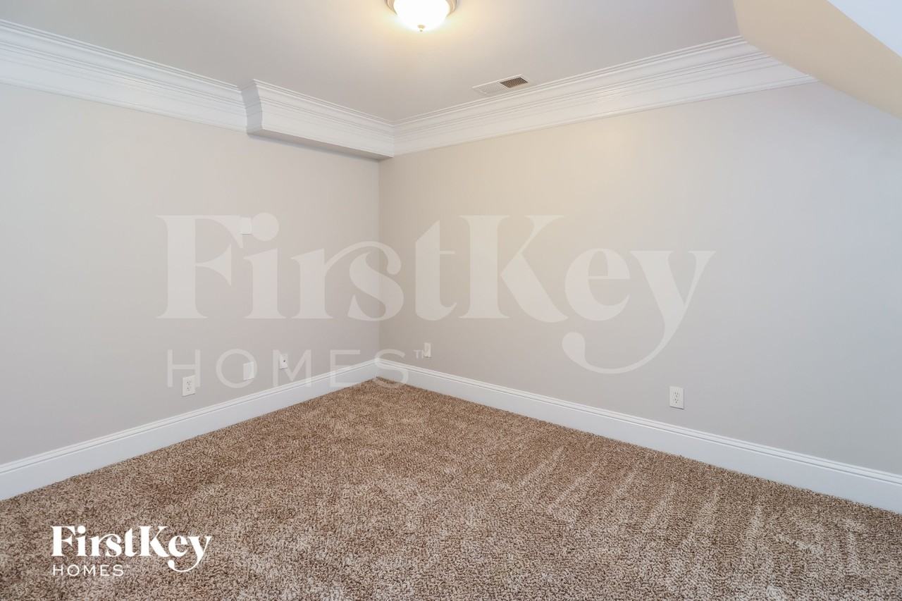 3120 Alhambra Cir - Photo 6 of 15