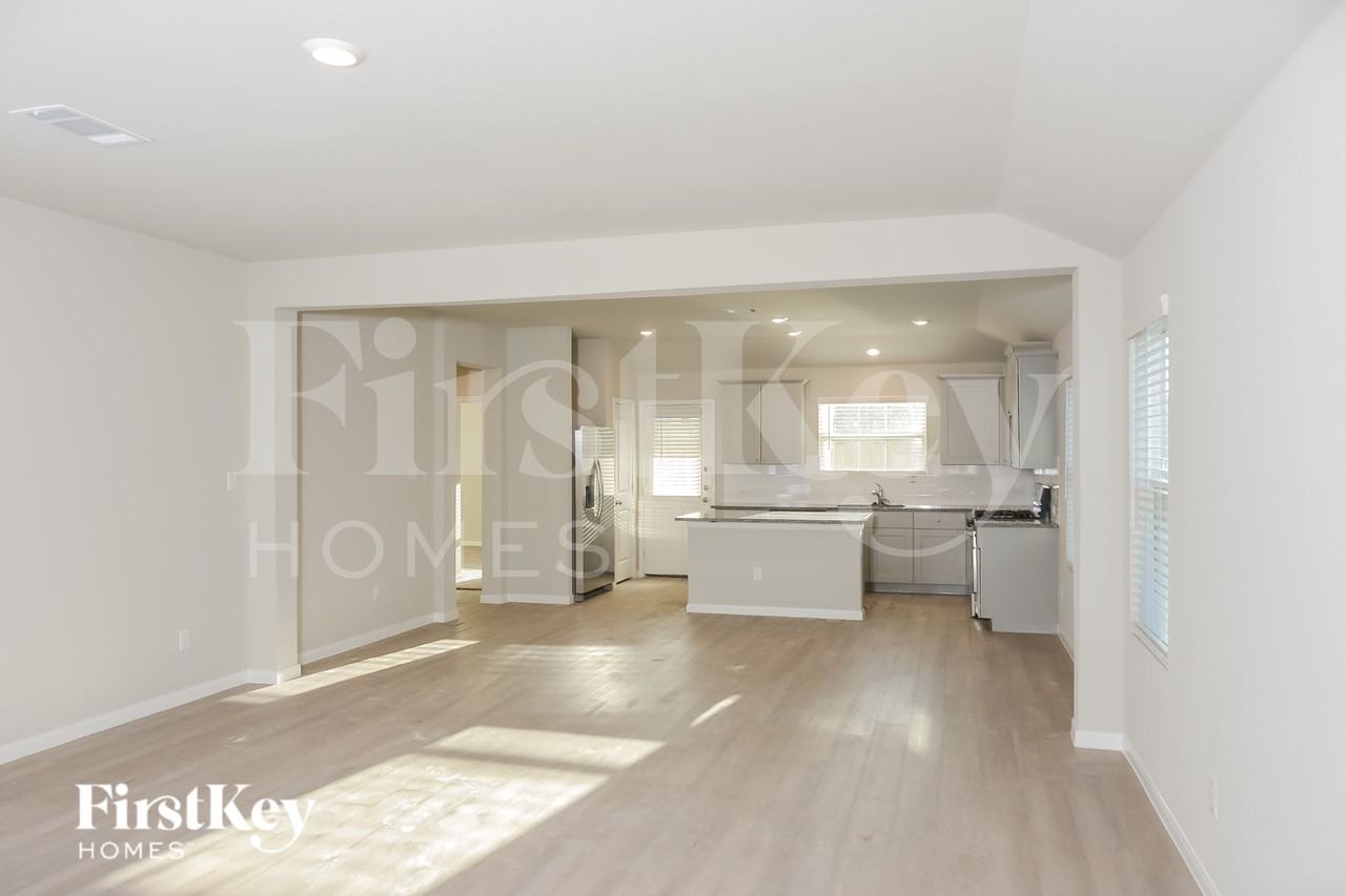 1842 Morse Way - Photo 3 of 16