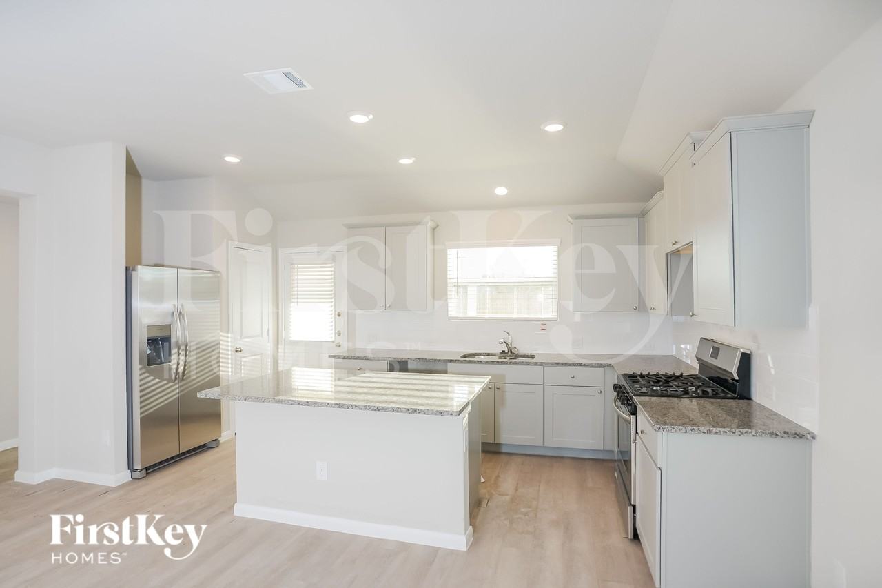 1842 Morse Way - Photo 4 of 16
