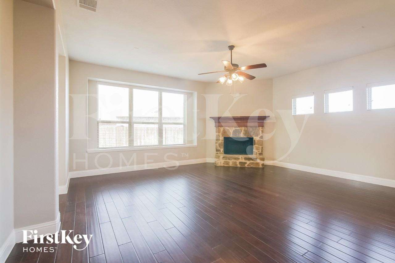 1301 Lucetta Ct - Photo 2 of 16