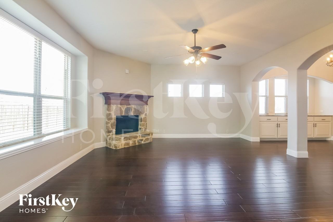 1301 Lucetta Ct - Photo 3 of 16